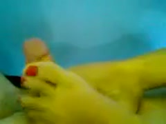 My seasoned, sultry wife gave me an amazing footjob.